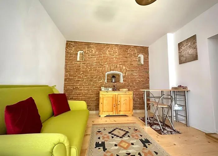 Cozy Retreat - Central